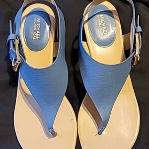 LIKE NEW Ladies Michael Kors Blue Chambray London Leather Thong Sandals Size 8